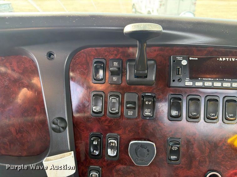 image for item FB4993 2015 Freightliner 114SD toter truck
