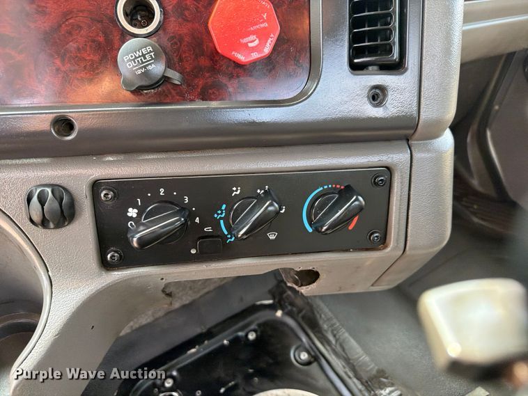 image for item FB4993 2015 Freightliner 114SD toter truck