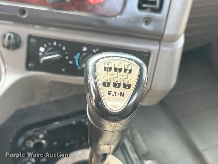 image for item FB4993 2015 Freightliner 114SD toter truck