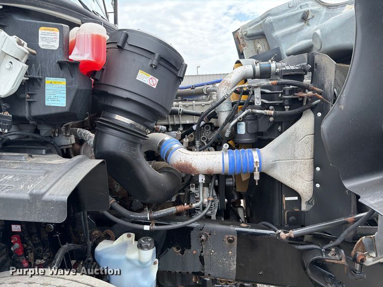 image for item FB4993 2015 Freightliner 114SD toter truck
