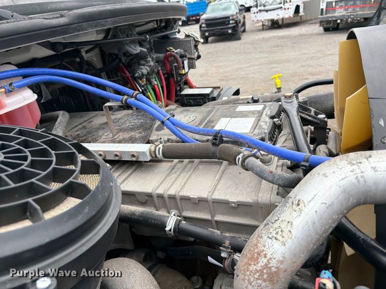 image for item FB4993 2015 Freightliner 114SD toter truck