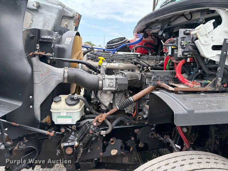 image for item FB4993 2015 Freightliner 114SD toter truck