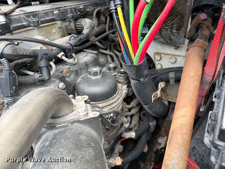 image for item FB4993 2015 Freightliner 114SD toter truck