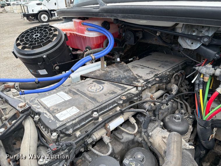 image for item FB4993 2015 Freightliner 114SD toter truck
