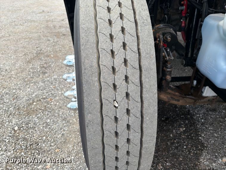 image for item FB4993 2015 Freightliner 114SD toter truck