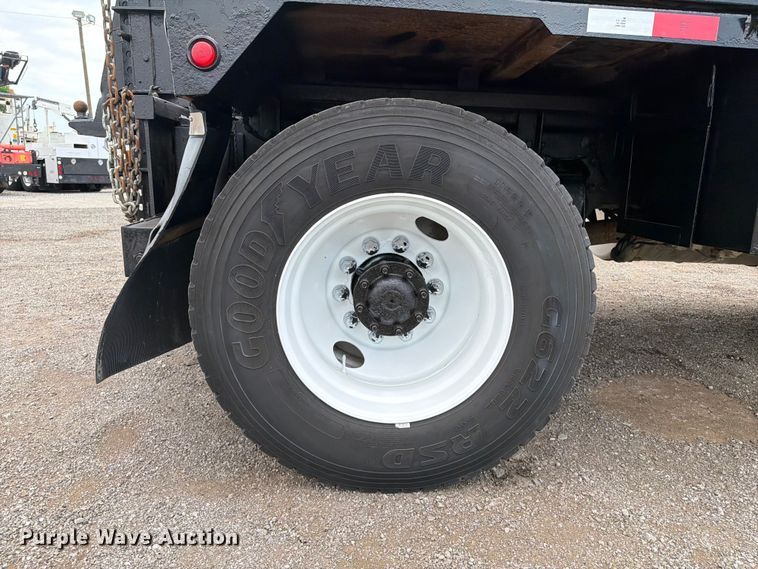 image for item FB4993 2015 Freightliner 114SD toter truck