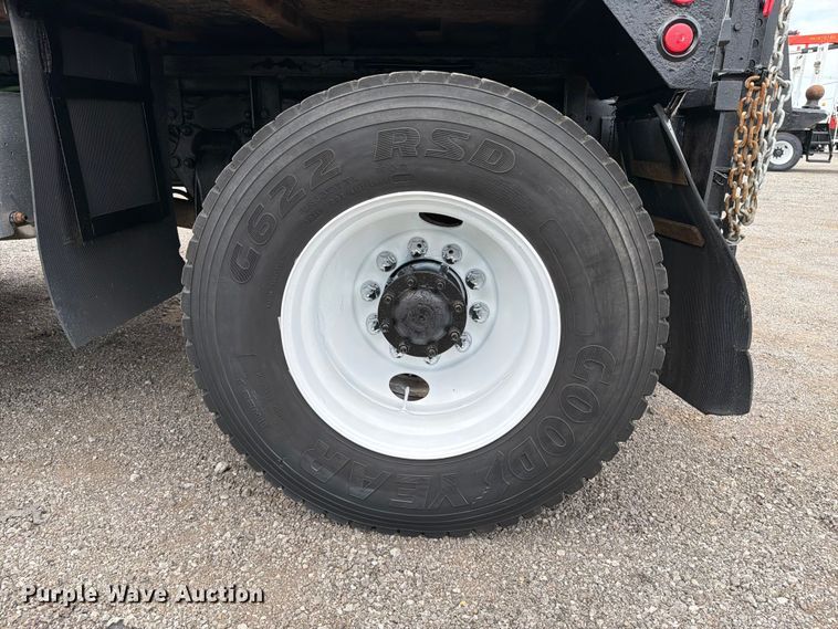 image for item FB4993 2015 Freightliner 114SD toter truck
