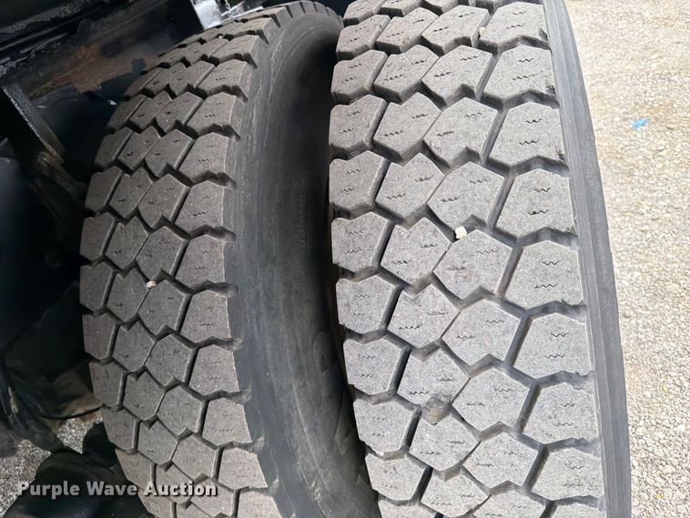 image for item FB4993 2015 Freightliner 114SD toter truck