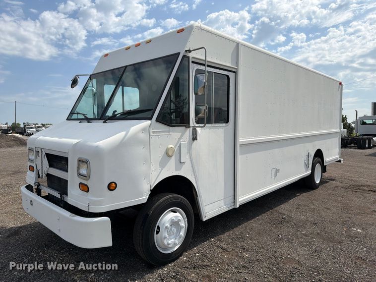 2001 Freightliner MT55 delivery truck