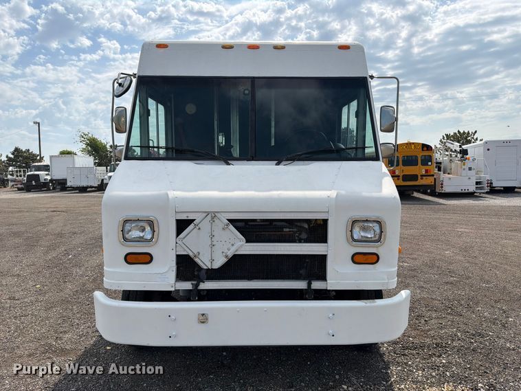 image for item FB4998 2001 Freightliner MT55 delivery truck