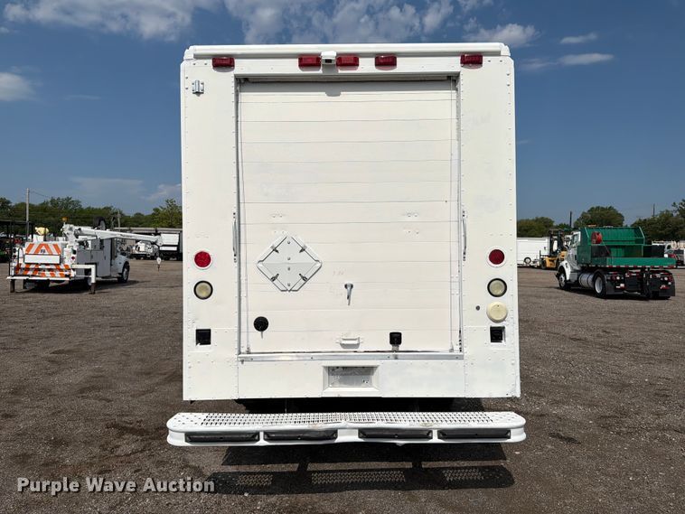image for item FB4998 2001 Freightliner MT55 delivery truck