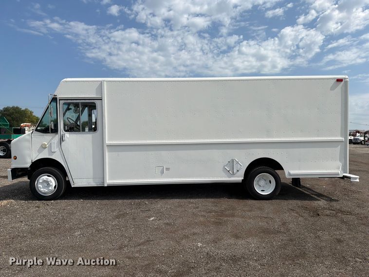 image for item FB4998 2001 Freightliner MT55 delivery truck