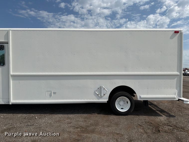 image for item FB4998 2001 Freightliner MT55 delivery truck