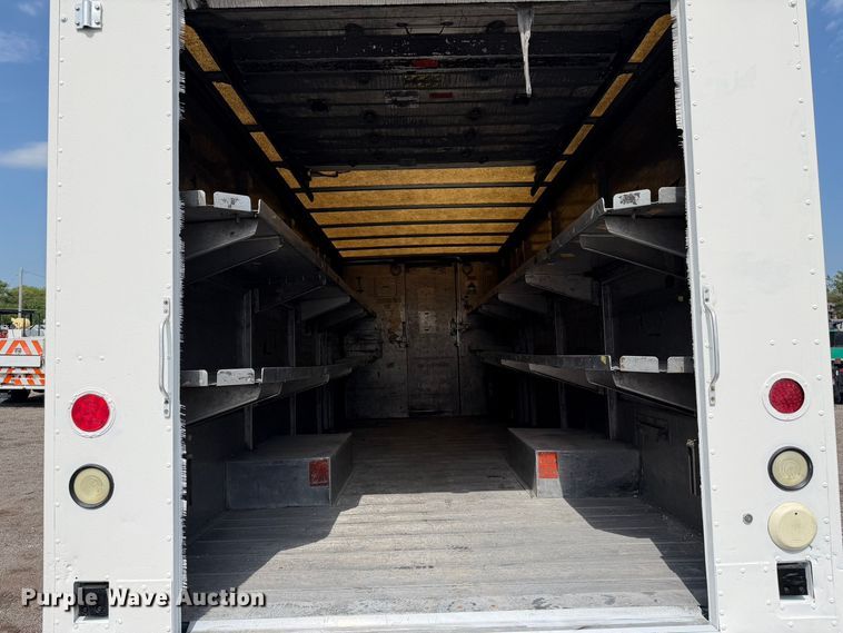 image for item FB4998 2001 Freightliner MT55 delivery truck