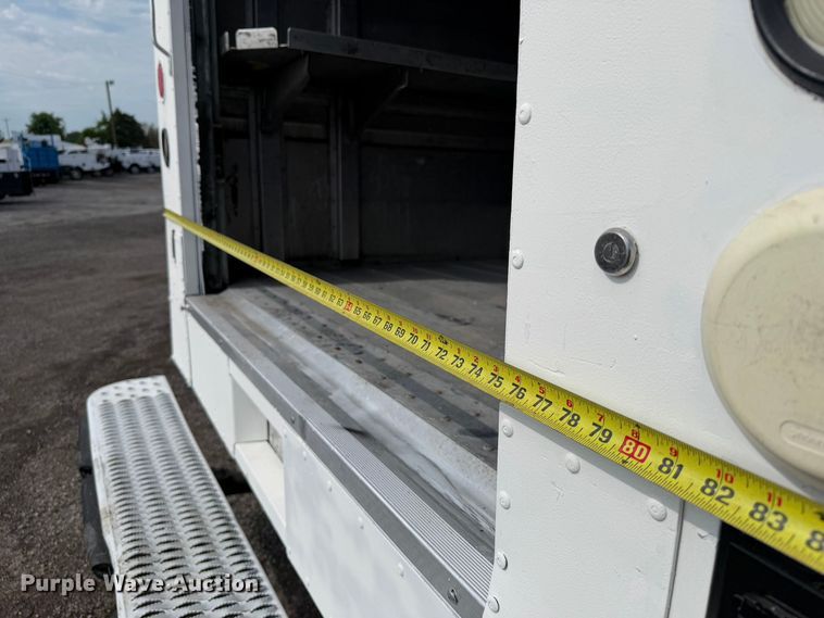 image for item FB4998 2001 Freightliner MT55 delivery truck