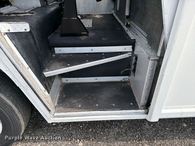 image for item FB4998 2001 Freightliner MT55 delivery truck