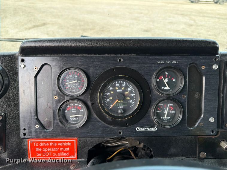 image for item FB4998 2001 Freightliner MT55 delivery truck