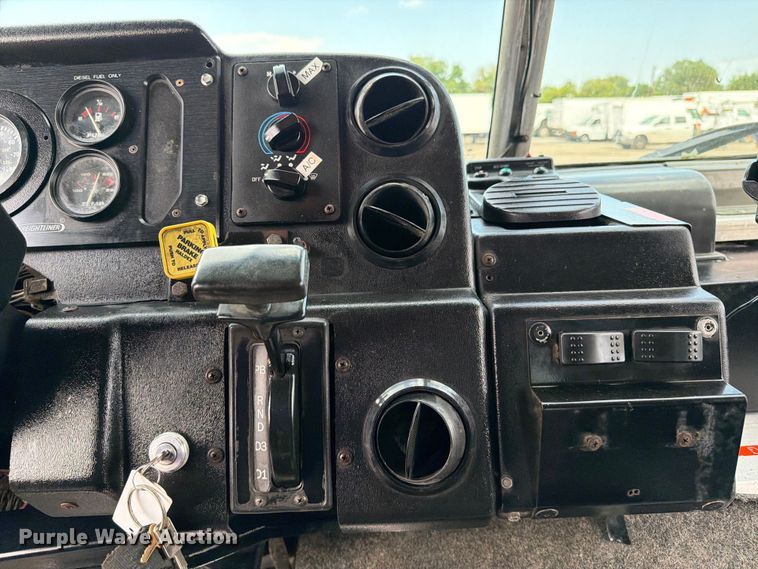 image for item FB4998 2001 Freightliner MT55 delivery truck