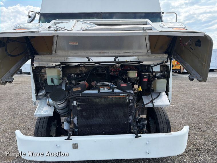 image for item FB4998 2001 Freightliner MT55 delivery truck
