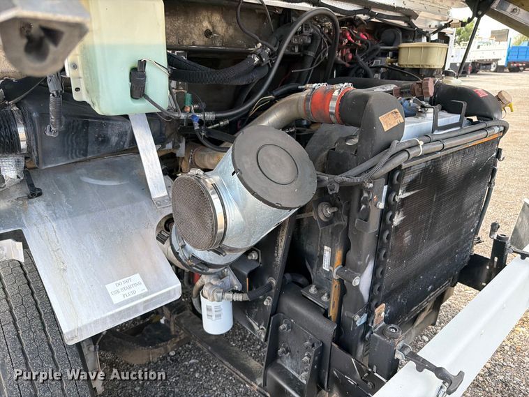 image for item FB4998 2001 Freightliner MT55 delivery truck