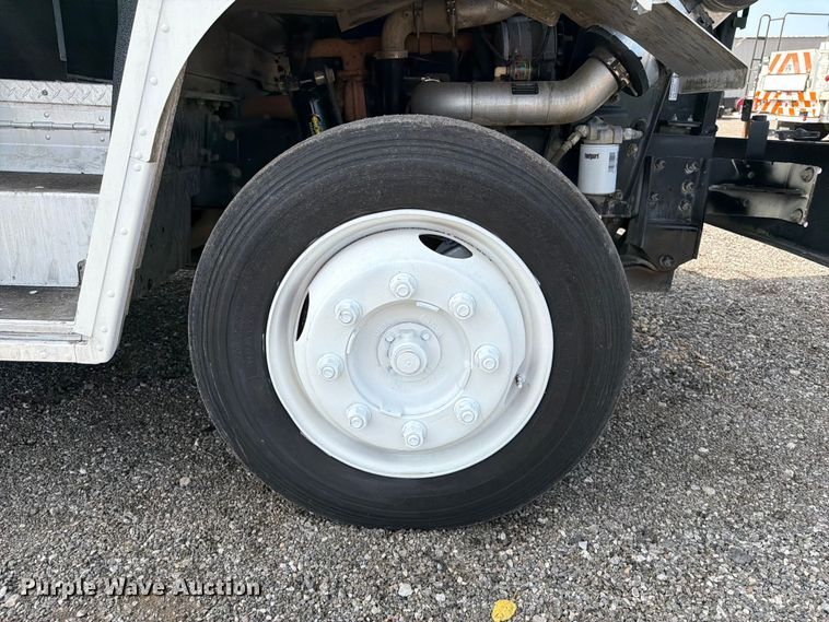 image for item FB4998 2001 Freightliner MT55 delivery truck