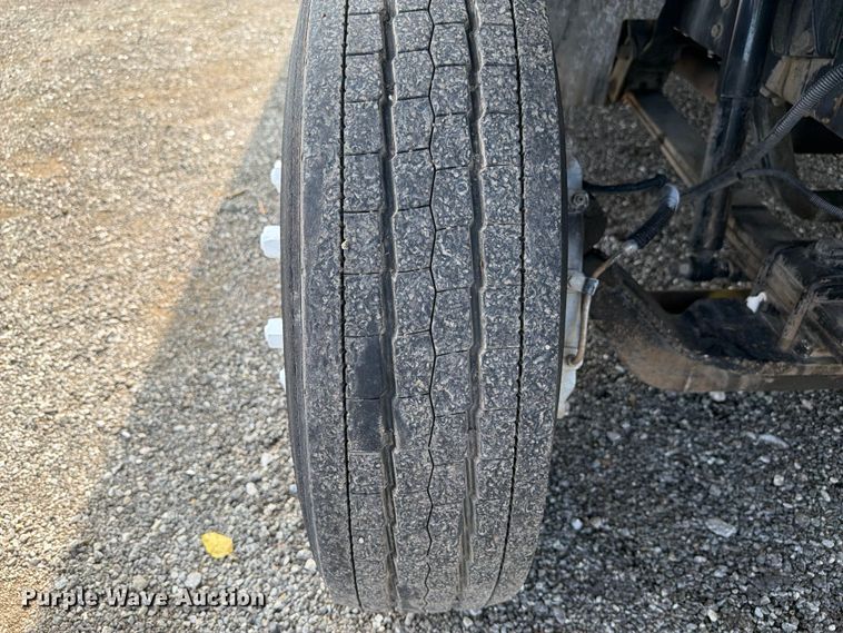image for item FB4998 2001 Freightliner MT55 delivery truck