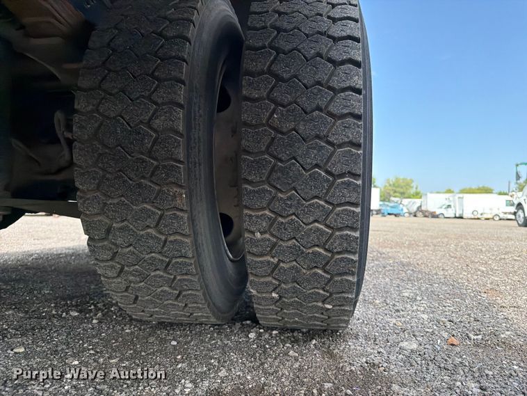 image for item FB4998 2001 Freightliner MT55 delivery truck
