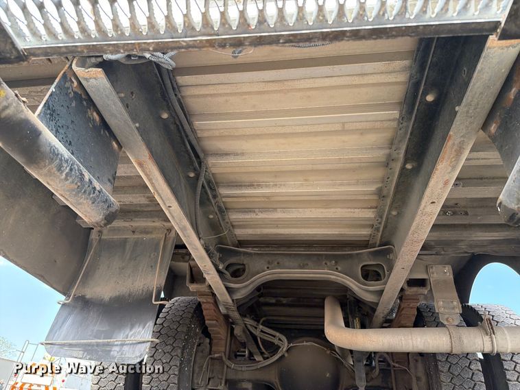 image for item FB4998 2001 Freightliner MT55 delivery truck