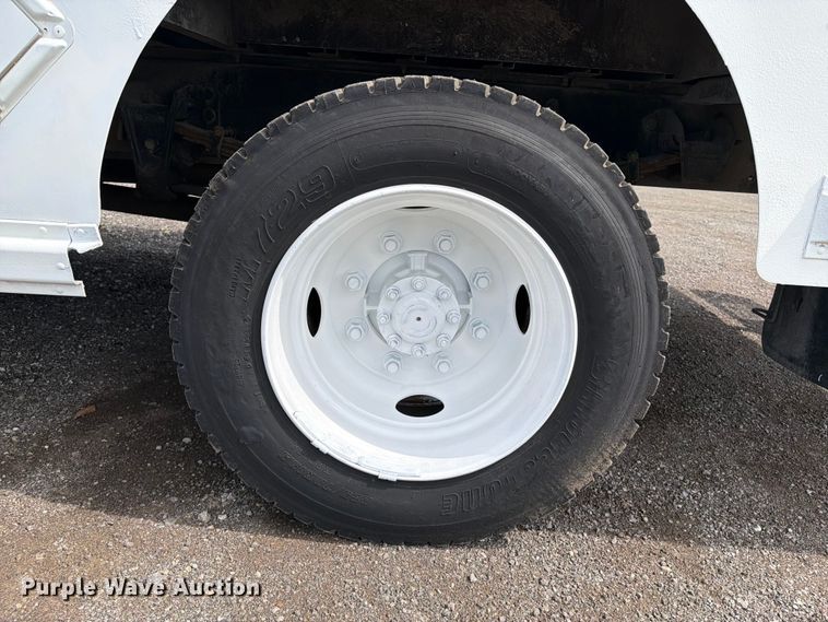 image for item FB4998 2001 Freightliner MT55 delivery truck