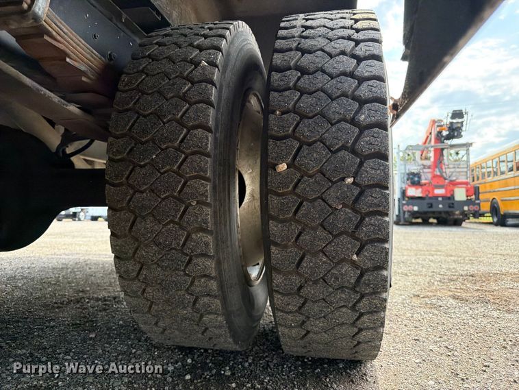 image for item FB4998 2001 Freightliner MT55 delivery truck