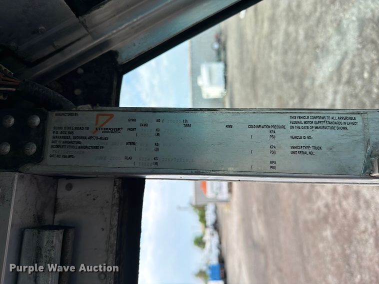 image for item FB4998 2001 Freightliner MT55 delivery truck
