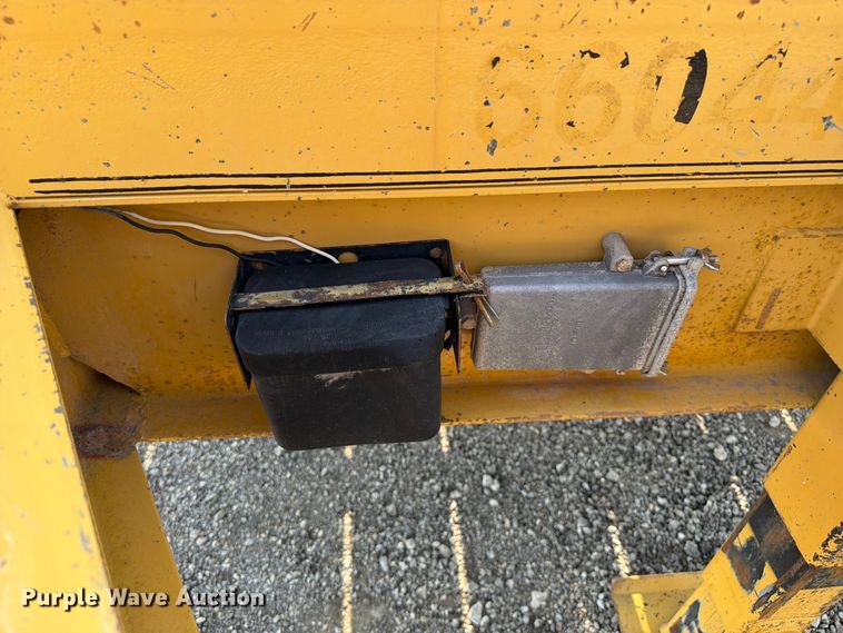image for item FB5006 2005 Diamond T Trailer 9320 Dockover flatbed trailer