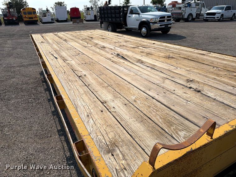 image for item FB5006 2005 Diamond T Trailer 9320 Dockover flatbed trailer