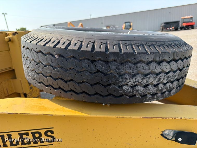 image for item FB5006 2005 Diamond T Trailer 9320 Dockover flatbed trailer