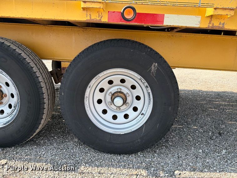 image for item FB5006 2005 Diamond T Trailer 9320 Dockover flatbed trailer
