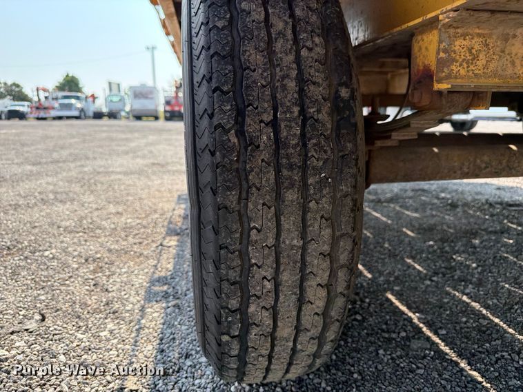 image for item FB5006 2005 Diamond T Trailer 9320 Dockover flatbed trailer