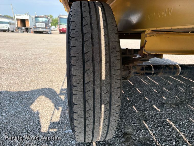 image for item FB5006 2005 Diamond T Trailer 9320 Dockover flatbed trailer