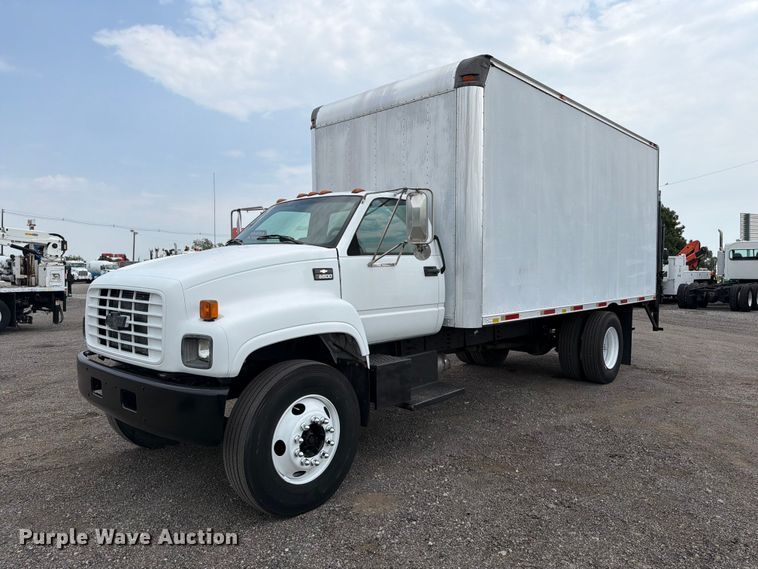 2002 Chevrolet C6500 box truck