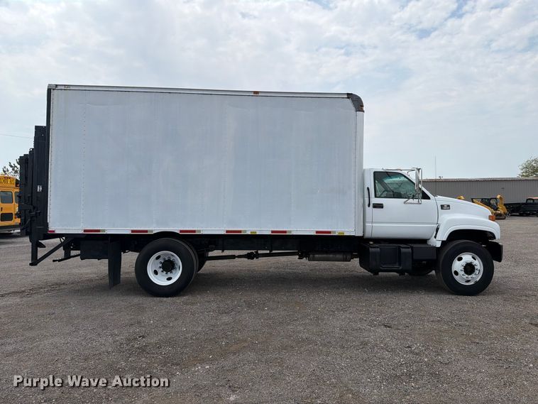 image for item FB5009 2002 Chevrolet C6500 box truck