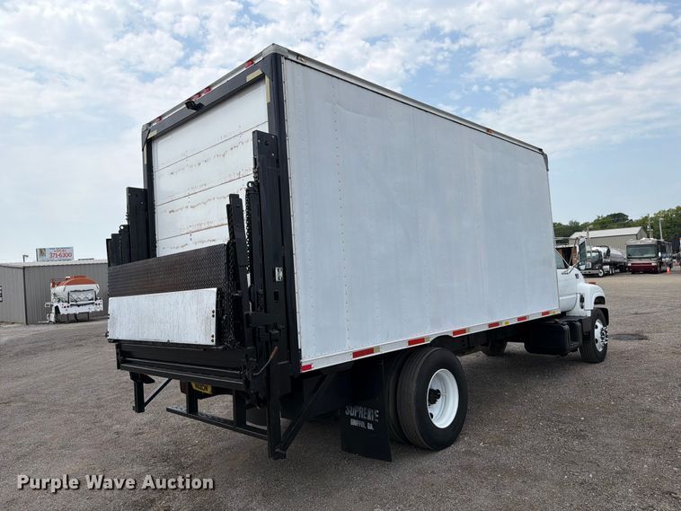 image for item FB5009 2002 Chevrolet C6500 box truck