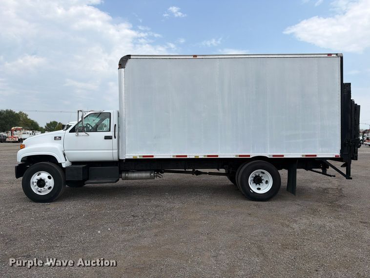 image for item FB5009 2002 Chevrolet C6500 box truck