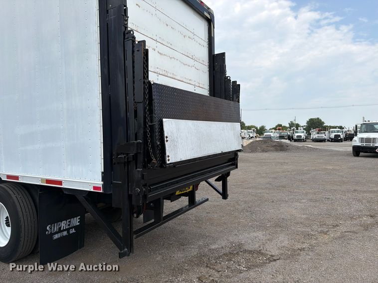 image for item FB5009 2002 Chevrolet C6500 box truck