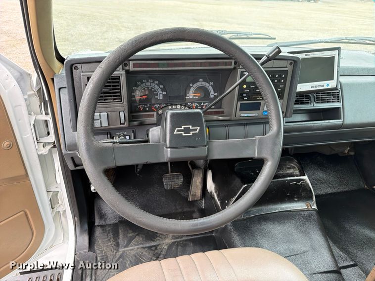 image for item FB5009 2002 Chevrolet C6500 box truck