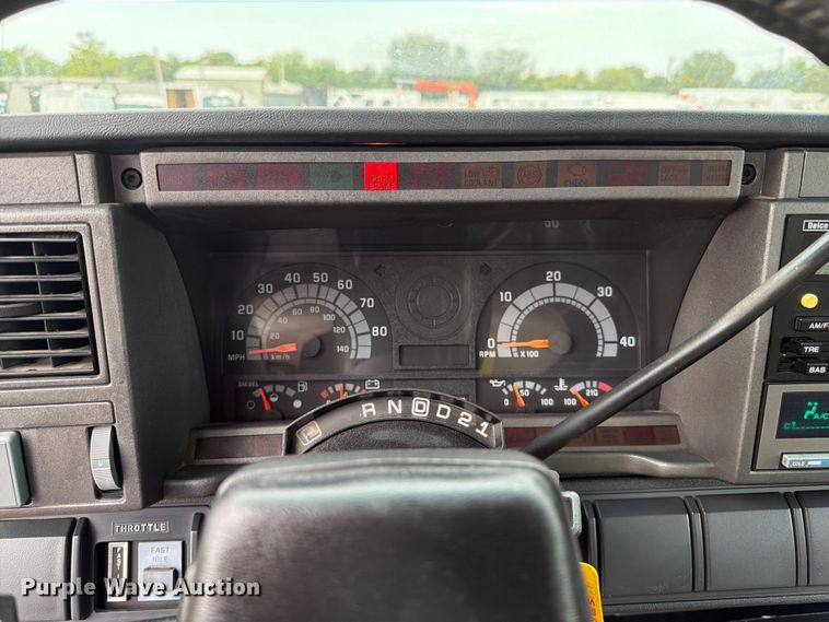 image for item FB5009 2002 Chevrolet C6500 box truck