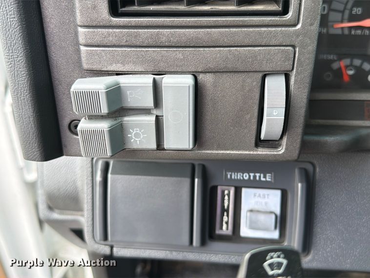 image for item FB5009 2002 Chevrolet C6500 box truck