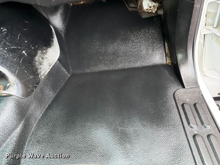 image for item FB5009 2002 Chevrolet C6500 box truck
