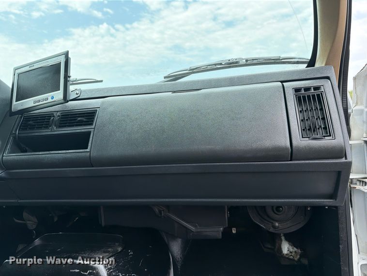 image for item FB5009 2002 Chevrolet C6500 box truck