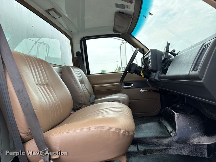 image for item FB5009 2002 Chevrolet C6500 box truck