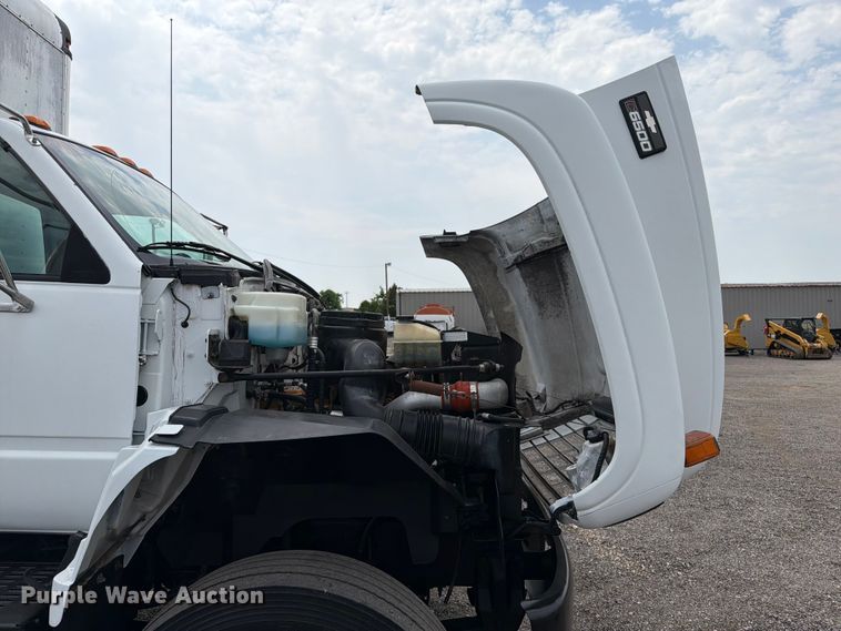 image for item FB5009 2002 Chevrolet C6500 box truck