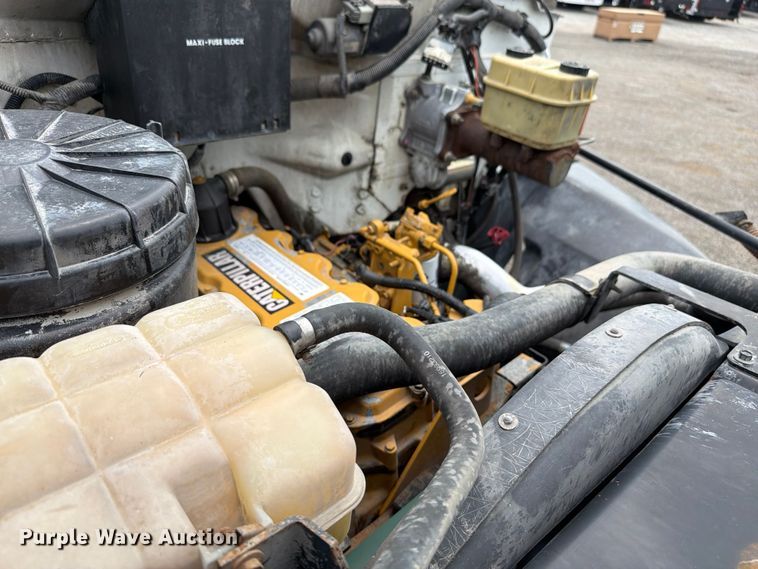 image for item FB5009 2002 Chevrolet C6500 box truck